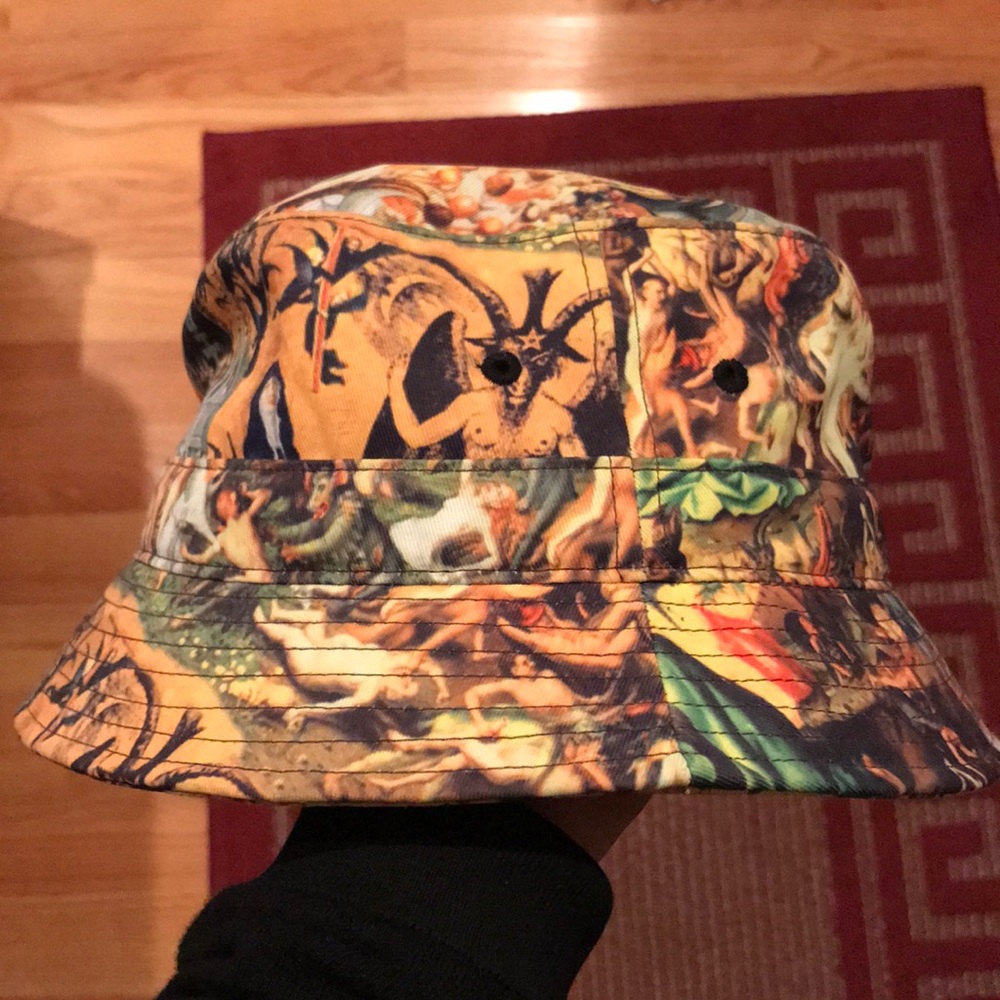 Black scale bucket hat